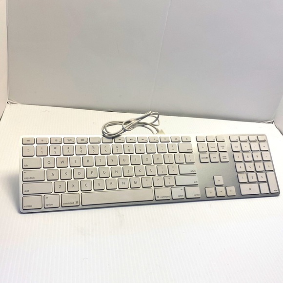 APPLE A1243 Aluminium USB Wired Keyboard with Numeric Keypad - Picture 1 of 8
